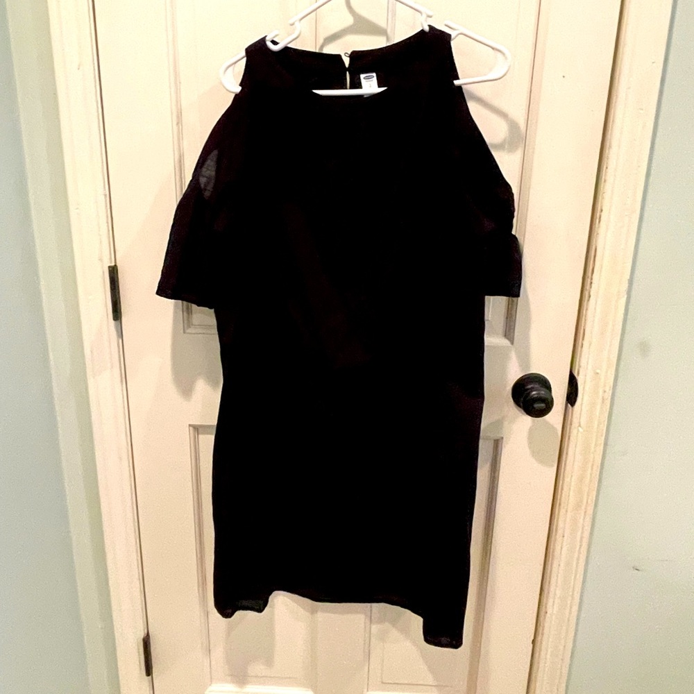 Old Navy Black dress with cut out sleeve. Women’s large tall.